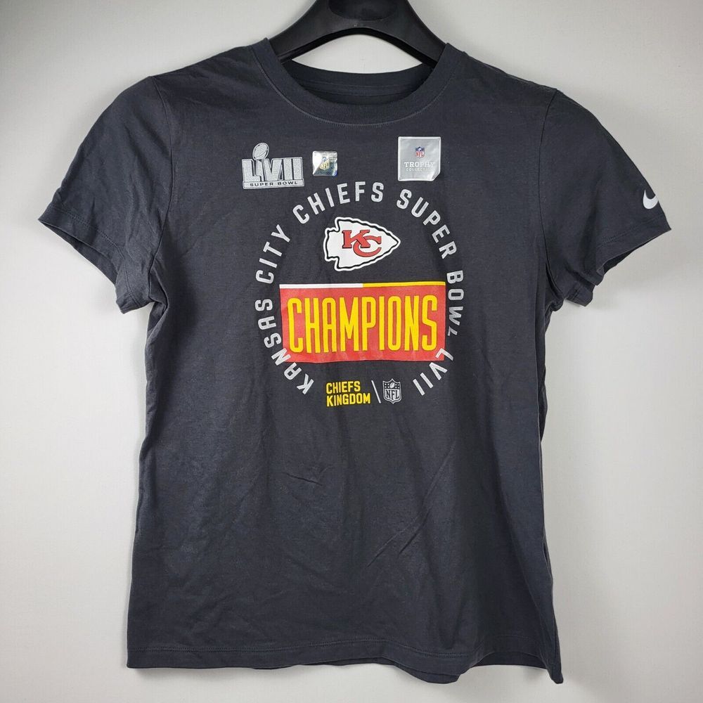 Nike  Kansas City Chiefs Super Bowl LVII Champions Woman Gray Large T-Shirt New‎